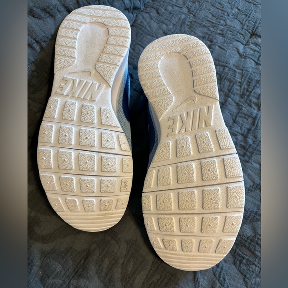 Nike Tanjun  light blue Youth size 5 - Picture 4 of 5